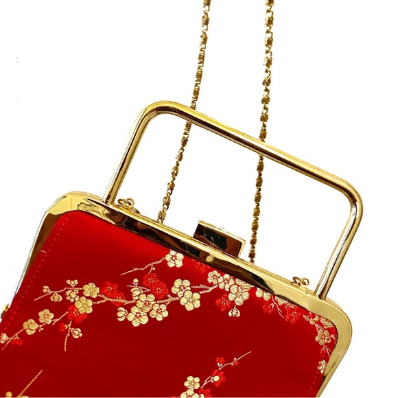 Red Floral Print Crossbody Bag - Picture 3 of 5